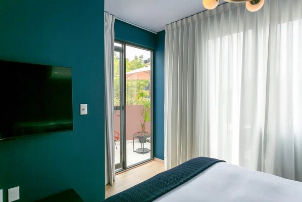 Superior-Studio, Balkon, Stadtblick | Laptopgeeigneter Arbeitsplatz, kostenloses WLAN