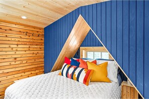 1 bedroom, desk, iron/ironing board, WiFi