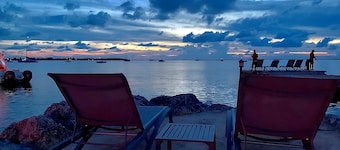 Perfect Choice! With Stunning Views of the Island, Private Beach, Pet-Friendly