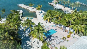 A heated pool - Beach Access Stay – 3 Min Drive to John Pennekamp Coral Reef State Park (Key Largo)