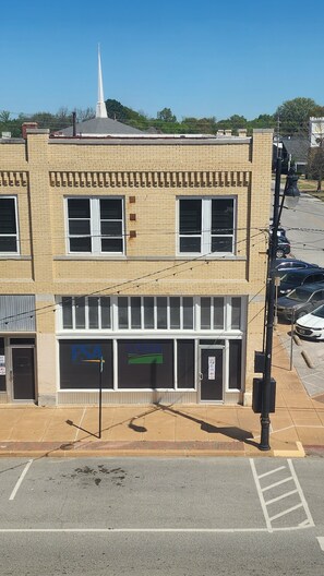 Exterior - Charming and unique upscale 1-bedroom apartment in downtown Okmulgee (Okmulgee)