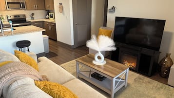 Smart-TV, Kamin, Tischtennisplatte, Stereoanlage