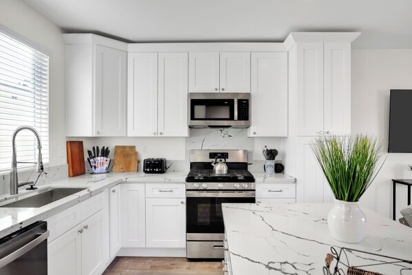 Fridge, microwave, oven, stovetop
