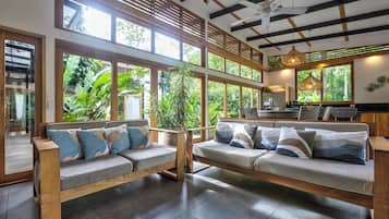 Vila, 5 quartos, piscina particular, vista para o jardim | Área de estar