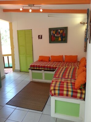 1 chambre, fer et planche à repasser, draps fournis