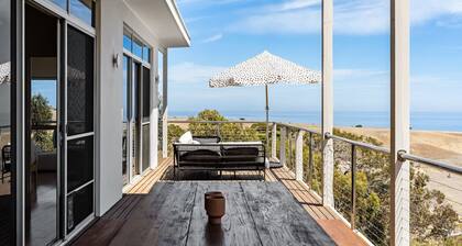 Yaringa ~ Ocean views. Sleeps 12. Sauna. Firepit