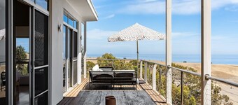 Yaringa ~ Ocean views. Sleeps 12. Sauna. Firepit