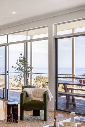 Yaringa ~ Ocean views. Sleeps 12. Sauna. Firepit