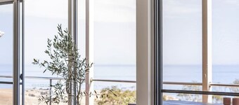 Yaringa ~ Ocean views. Sleeps 12. Sauna. Firepit