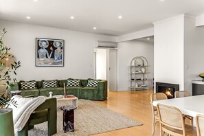 Smart TV, fireplace, stereo