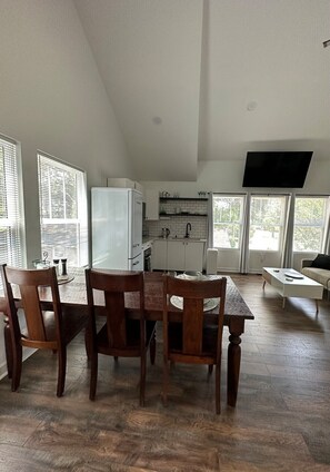 Apartment, eigenes Bad, Gartenblick (The Loft) | Speisen