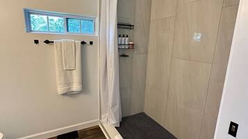 Apartment, Private Bathroom, Garden View (The Loft) | Bathroom