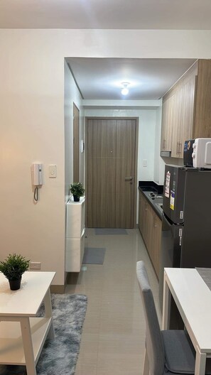 Interior - Cozy High Floor 1-bedroom condo with AC, WiFi in Shore 2 Tower 3 (Pasay)
