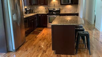 House, Private Bathroom, Garden View (Travel Often House) | Shared kitchen