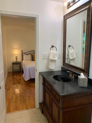 Huis, privébadkamer, uitzicht op tuin (Travel Often House) | Badkamer