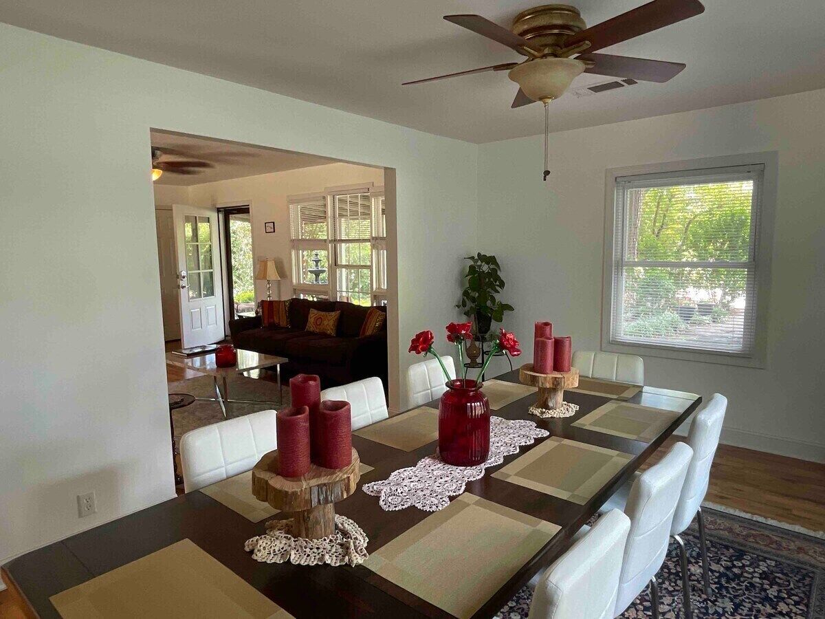 Hus, privat bad, hageutsikt (Travel Often House) | Spiseområde