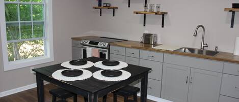 Micro-ondes, four, plaque de cuisson