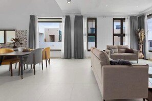 Living area - Adinkra Suites at Montgomery Golf (Accra)