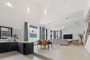 Living area - Adinkra Suites at Montgomery Golf (Accra)