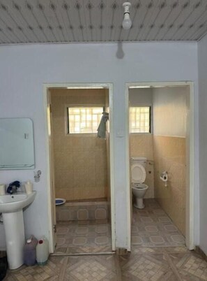 Handtücher, Seife, Toilettenpapier