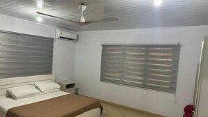 2 bedrooms, iron/ironing board, WiFi, bed sheets - Spintex - Home Away from Home-Suite Sylvia (Accra)