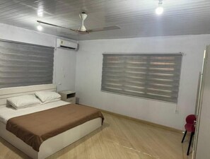 2 chambres, fer et planche à repasser, Wi-Fi, draps fournis