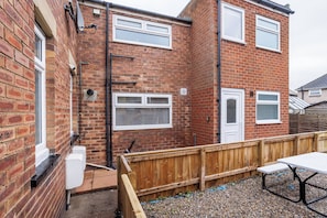 Apartment, 2 Bedrooms, Garden View | Outdoor dining