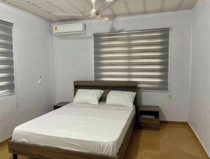 2 makuuhuonetta, silitysrauta/-lauta, Wi-Fi, vuodevaatteet