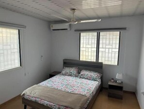 2 quartos, ferros/tábuas de passar roupa, Wi-Fi, roupa de cama