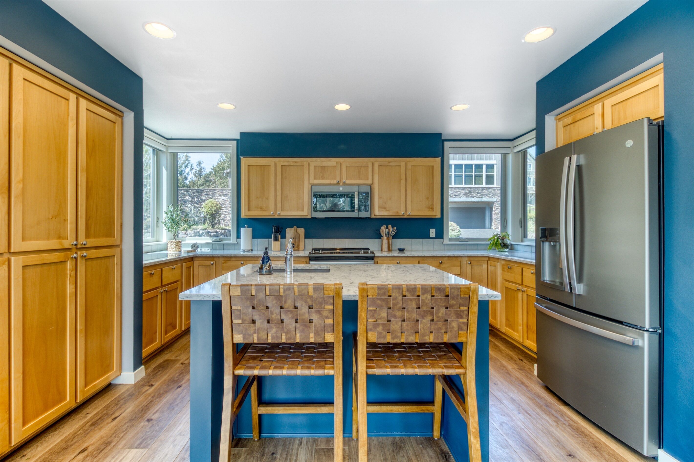 雪櫃、微波爐、焗爐、爐具