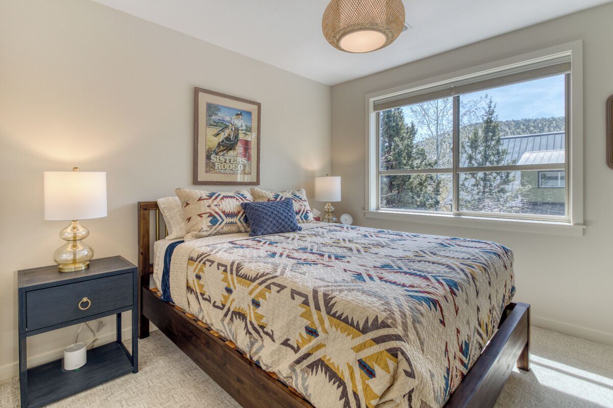 3 bedrooms, desk, iron/ironing board, travel cot