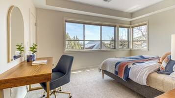 3 bedrooms, desk, travel cot, free WiFi