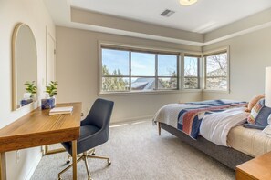 3 Schlafzimmer, Schreibtisch, Reisekinderbett, kostenloses WLAN