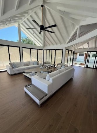 Interior. Luxury Villa by Minitas Beach