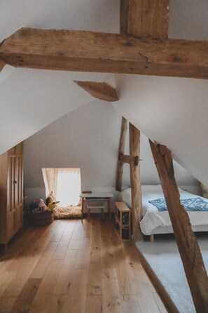 4 bedrooms, WiFi, bed sheets