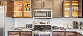 Waukee Retreat, nestled in the heart of the city, stylish and spacious house.