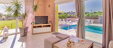 TV, fireplace, DVD player