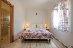 4 dormitorios, tabla de planchar con plancha, wifi gratis y ropa de cama