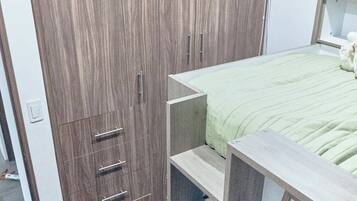 2 bedrooms, iron/ironing board, WiFi, bed sheets