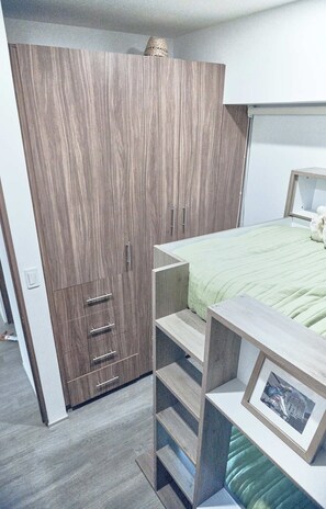 2 chambres, fer et planche à repasser, Wi-Fi, draps fournis