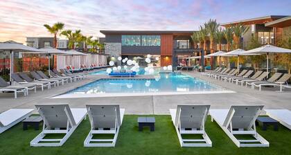 Resort Like Living in this Convenient, close to ALL,Near BART to take everywhere
