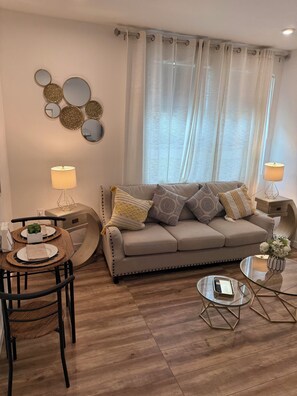 スマートテレビ、テレビゲーム、卓球台