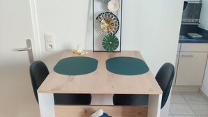 Dining - Large secure studio in quiet hypercentre 3mins from station (Thionville)