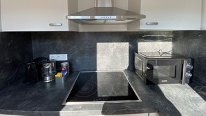 Microwave, stovetop, paper towels - Large secure studio in quiet hypercentre 3mins from station (Thionville)