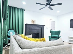 Smart TV, fireplace - Golden lane Villa (Kannapolis)