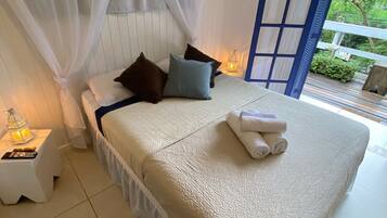 Quarto casal tradicional, 1 cama de casal, ar-condicionado, vista para o parque | Frigobar, individualmente decorados, Wi-Fi de cortesia