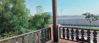 Cosy Home walking distance to the mall, cinema, bars and much more