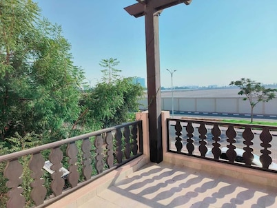 Cosy Home walking distance to the mall, cinema, bars and much more