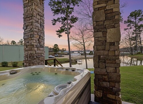 Dock, Lakeview Hot Tub, Fire Pit, Kayaks