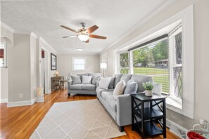Smart TV, books - Lakeside Farmhouse: Walk to Marina/Golf/Tennis. 180° Water Views. 3 mi. to HPU (High Point)